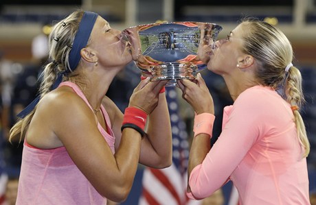 Hlaváčková s Hradeckou jsou šampionkami US Open ve čtyřhře.