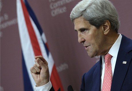 John Kerry na tiskové konferenci v Londýn