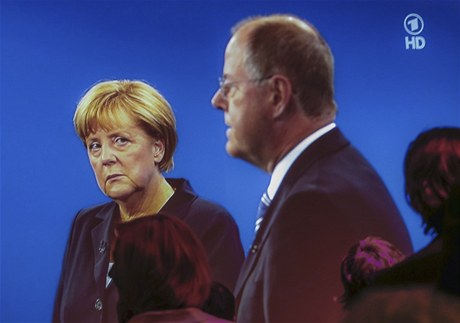 Angela Merkelová a Peer Steinbrück zmili síly v televizním duelu.