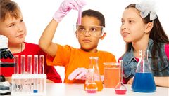 Amsterodamské centrum Nemo vybízí děti k vědeckým pokusům 