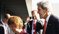 Americký ministr zahranií John Kerry a Catherine Ashtonová, éfka evropské diplomacie.