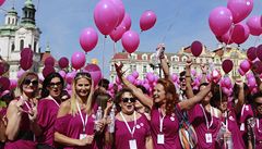 Celá Praha se oblékla do fialové a podpoila boj proti rakovin prsu.