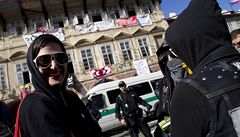 Poho�elec nedaleko Pra�ského hradu obsadili squatte�i.