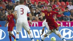 Arménský zálo�ník Karlen Mkrt�jan (vpravo) a zálo�ník �eské reprezentace Josef...