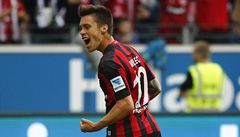 Kadlec skóruje proti Dortmundu.