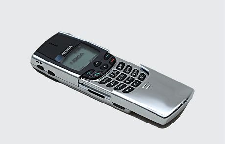 Nokia 8810. Ilustran foto.
