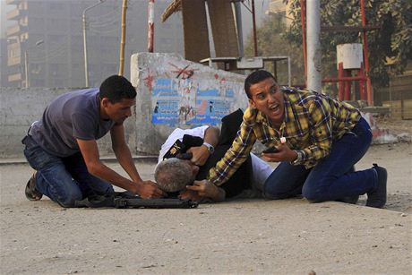 Egypan pivolává pomoc k bezvládnému tlu generála