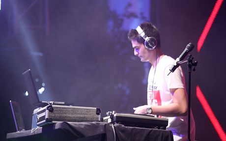 DJ.