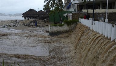 Zpadn pobe Mexika zashla tropick boue Manuel