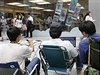 Japonci u ekají ve front na novou adu iPhonu.