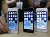 Telefony iPhone 5S pedstavené ínským novinám.