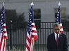 Modlitba amerického prezidenta Baracka Obamy bhem pietního ceremoniálu