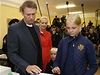 Alexej Navalnyj s rodinou u volební urny