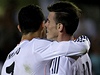Bale se pi svém debutu za Real trefil. V objetí s Ronaldem.