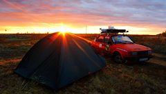 Dal�í den je za námi