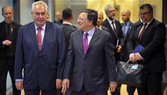 Prezident Milo� Zeman (vlevo) se setkal v Bruselu s p�edsedou Evropské komise José Barrosem. 
