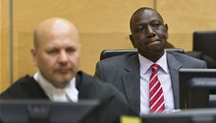 William Ruto (vpravo) v soudní místnosti