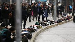 Demonstranti v Santiagu si symbolicky p�ipomínají ty, kte�í zmizeli za vlády generála Pinocheta