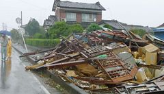 Trosky domu znieného tajfunem