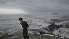 Japonsko v područí tajfunu: 400 000 lidí muselo opustit domov