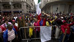 Mexick policie rozehnala protestujc uitele slznm plynem a vodnmi dly