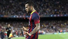 Dani Alves slaví gól.