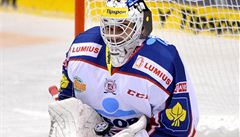 Martin R��i�ka zasahuje.