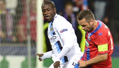 Yaya Touré v souboji s Horváthem.