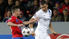 Petr�ela v souboji s Kolarovem.