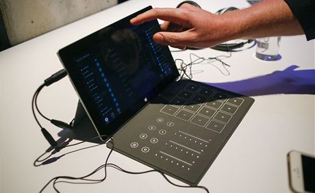 Americk softwarov spolenost Microsoft pedstavila novou generaci svho potaovho tabletu Surface 2. 