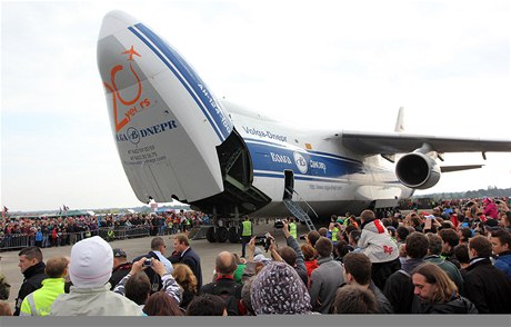 Jedním z lákadel byl obí transportní letoun An-124 Ruslan.