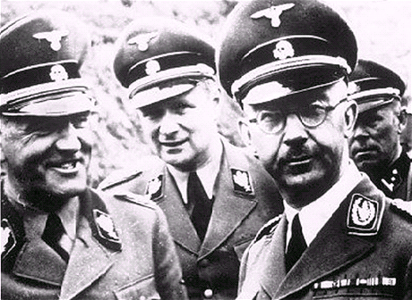 Heinrich Himmler (vpravo)