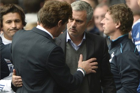Villas-Boas a Mourinho v krátké diskuzi.