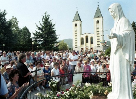Poutní místo v bosenském mst Medjugorje, kde se údajn ped devatenácti lety zjevila Panna Marie esti mladým lidem. 
