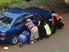 Lidé se skrývají za autem bhem pestelky v obchodním dom Westgate
