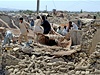 Zemtesení v Pákistánu zabilo stovky lidí, peivím zanechalo ruiny dom