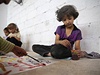 Válka pipravila osmiletou Abír o ti leny rodiny. Útoit dve nalezlo v komunitním centru nedaleko Damaku