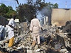 Následky záijového útoku sekty Boko Haram na msto Beniejk. Zahynulo tém sto lidí.
