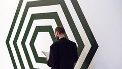 Instalace Ale�e �ermáka s �ivým figurantem