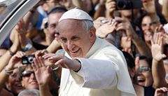 Idol zvan penze. Pape na Sardinii kritizoval globln ekonomiku
