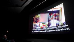 Snímek z kinosálu p�i promítání filmu �mejdi. 