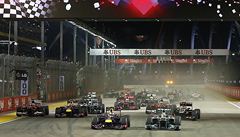 Velká cena Singapuru, vlevo vp�edu je n�mecký pilot Sebastian Vettel z Red Bull 