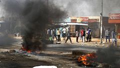 Súdánci protestují proti vysokým cenám pohonných hmot