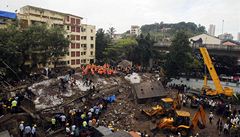 V Bombaji se opt ztila budova. V troskch uvzlo pes 110 lid
