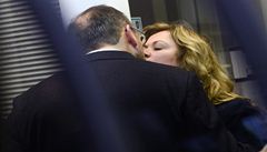 Polibek Jany Nagyové a Petra Ne�ase.