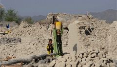 V Pákistánu zabíjelo a ničilo další silné zemětřesení 