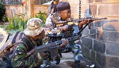 V Nairobi zahájila armáda protiútok, teroristé hrozí povražděním rukojmích