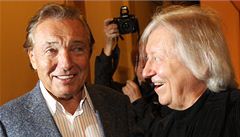 Na premiéru Don�ajn� p�i�li i Karel Gott s Václavem Necká�em.