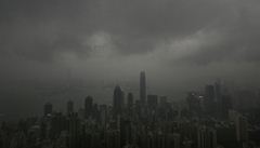 Čína po tajfunu pohřešuje 75 lidí, Vietnam nařídil evakuace