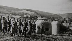 Adolf Hitler pi prohlídce eskoslovenského opevnní, které padlo do rukou Nmc.